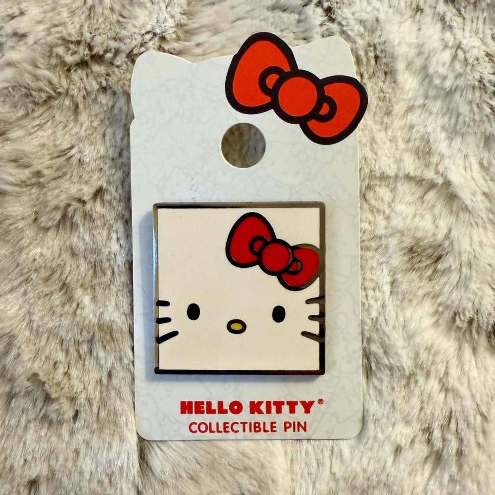 *NWT* Universal Studios Hello Kitty Big Face Square Collectible Pin